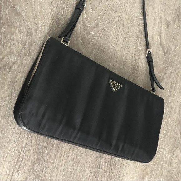 Authentic Prada Nero Tessuto nylon Prada Cernier shoulder bag - Picture 3 of 9